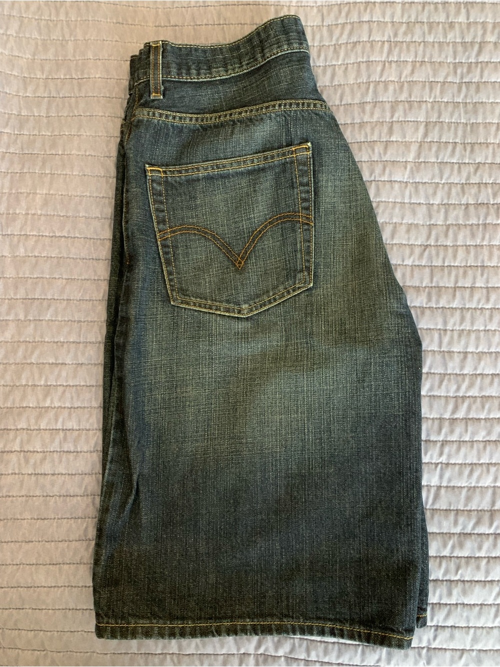 Men's Loose Fit Dark Wash Jean Shorts - Picture 3 of 3